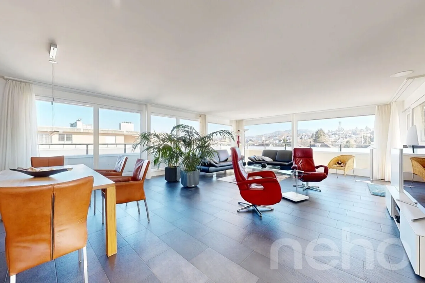 Spacious 5.5-room penthouse apartment with lift directly into the apartment - Photo 2 of 12