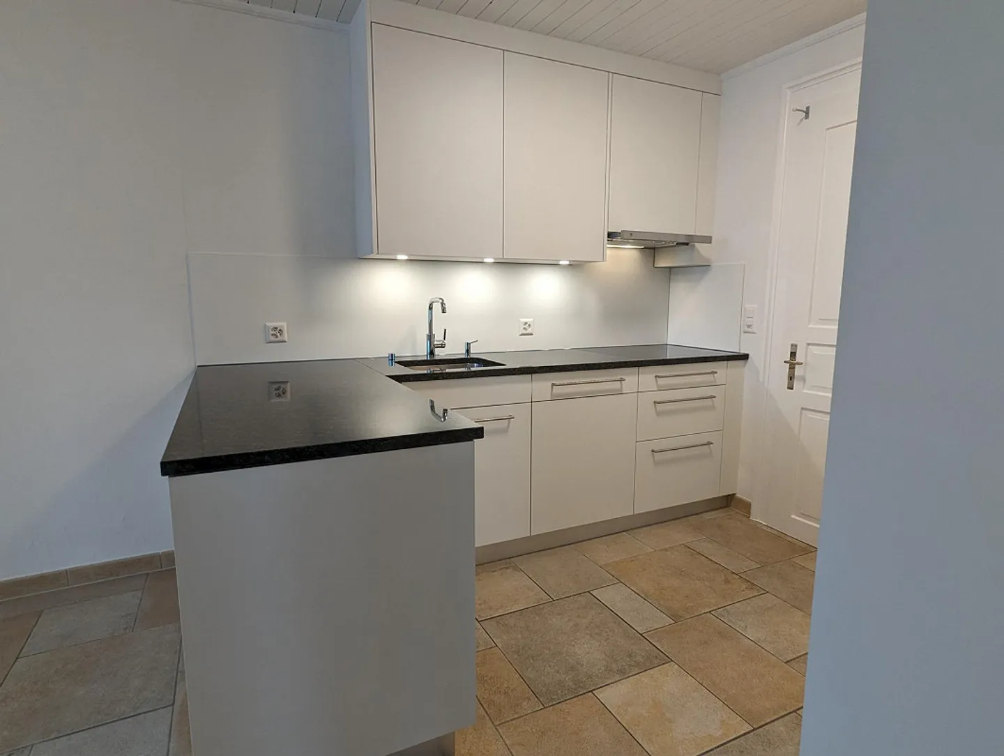 Temporarily for rent: Beautiful 4.5-room apartment in the heart of Davos - Photo 1 of 17