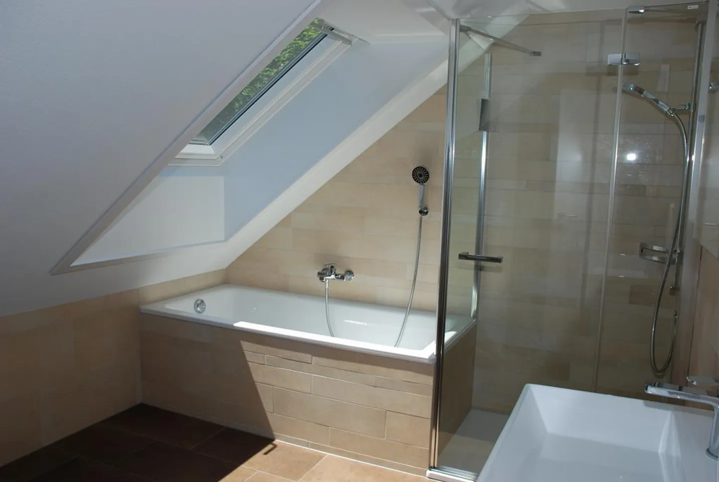 Appartamento attico di 4 camere da letto in affitto - Foto 7 di 12