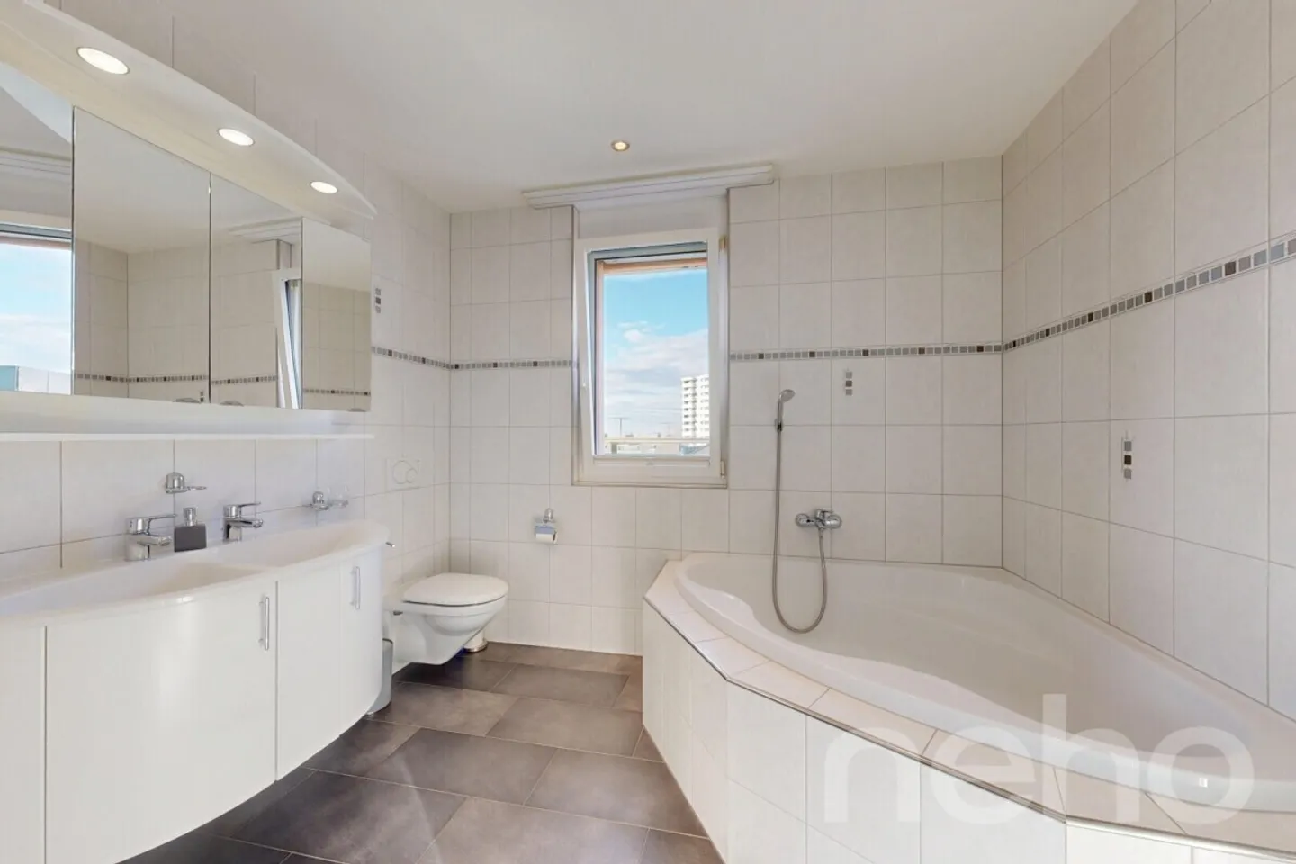 Spacious 5.5-room penthouse apartment with lift directly into the apartment - Photo 7 of 12