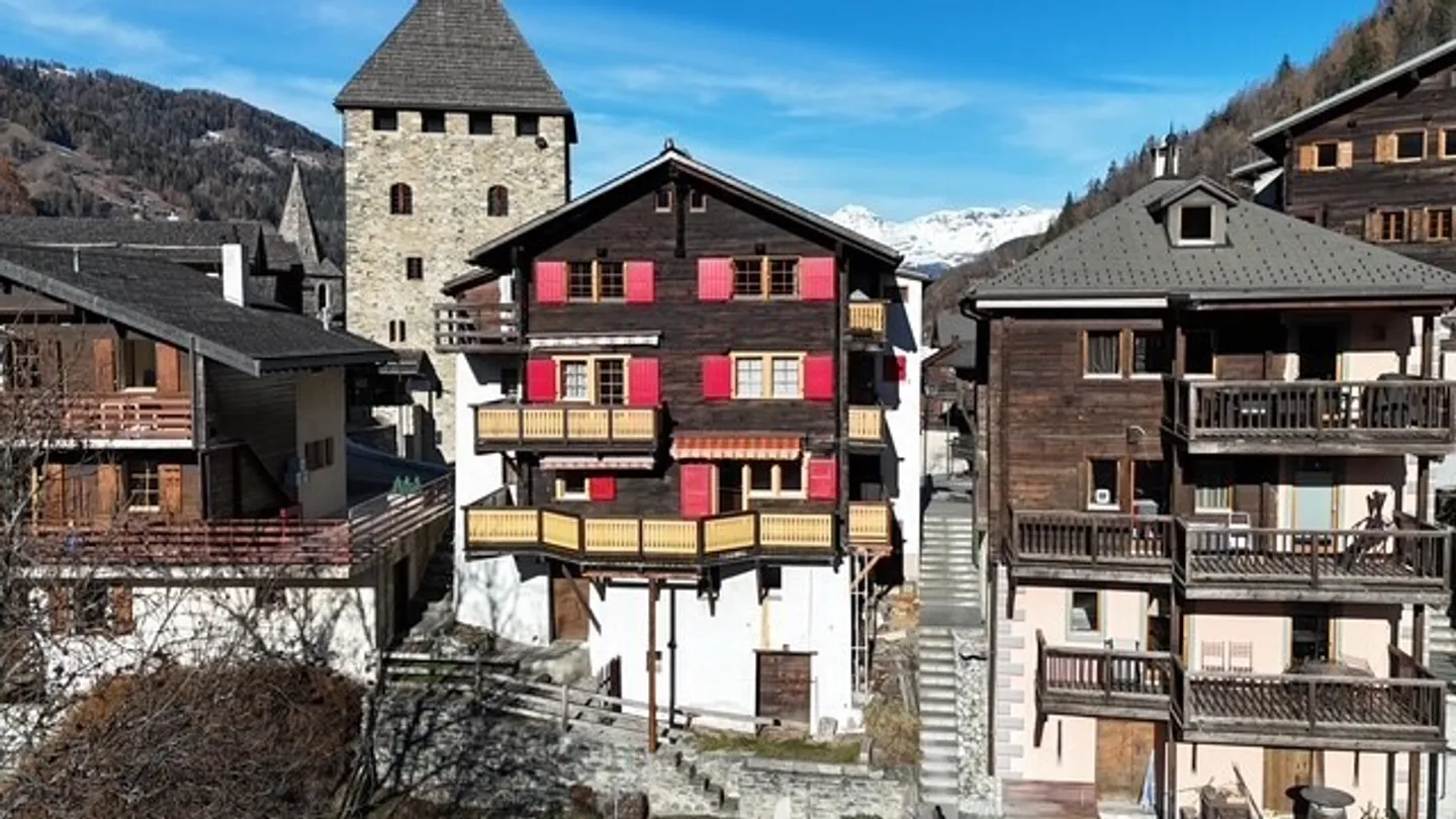 Charmant appartement de 3.5 pces entièrement rénové au cœur de Vissoie - Photo 1 sur 26