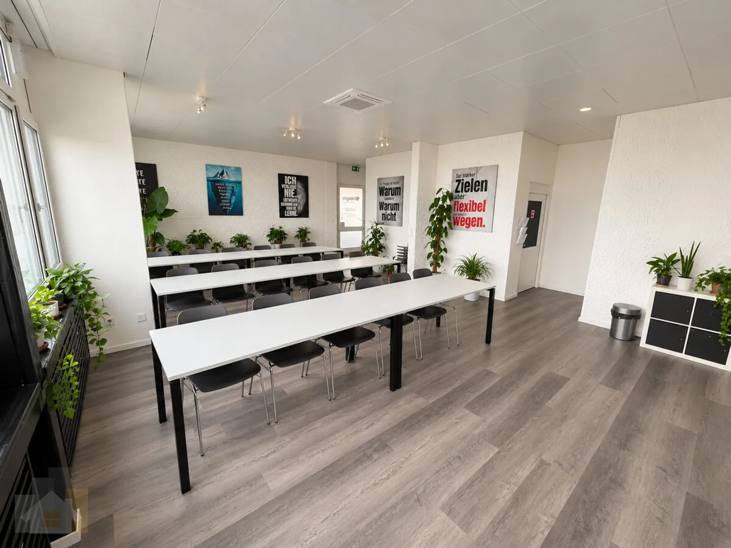 Spazio ufficio con sala di coaching e ingresso clienti separato, situato centralmente in A - Foto 2 di 8