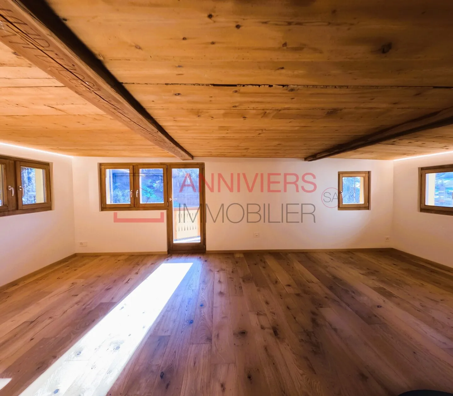 Charmant appartement de 3.5 pces entièrement rénové au cœur de Vissoie - Photo 2 sur 26