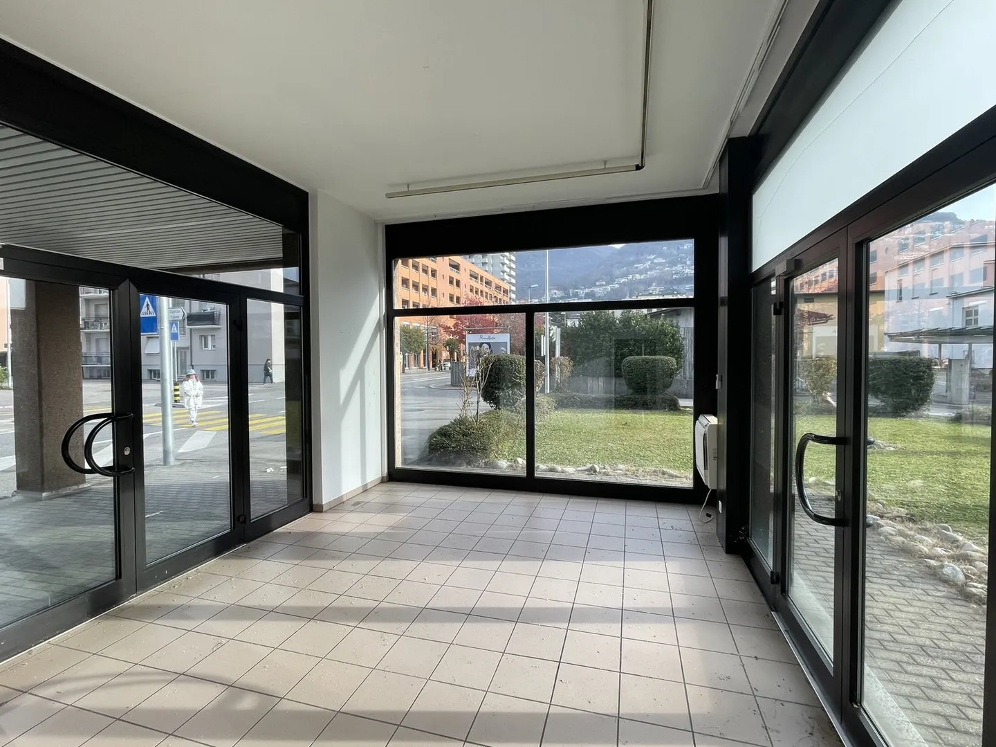 LARGE BUSINESS WITH SHOWROOMS IN A HIGH-TRAFFIC LOCATION - Photo 1 of 13