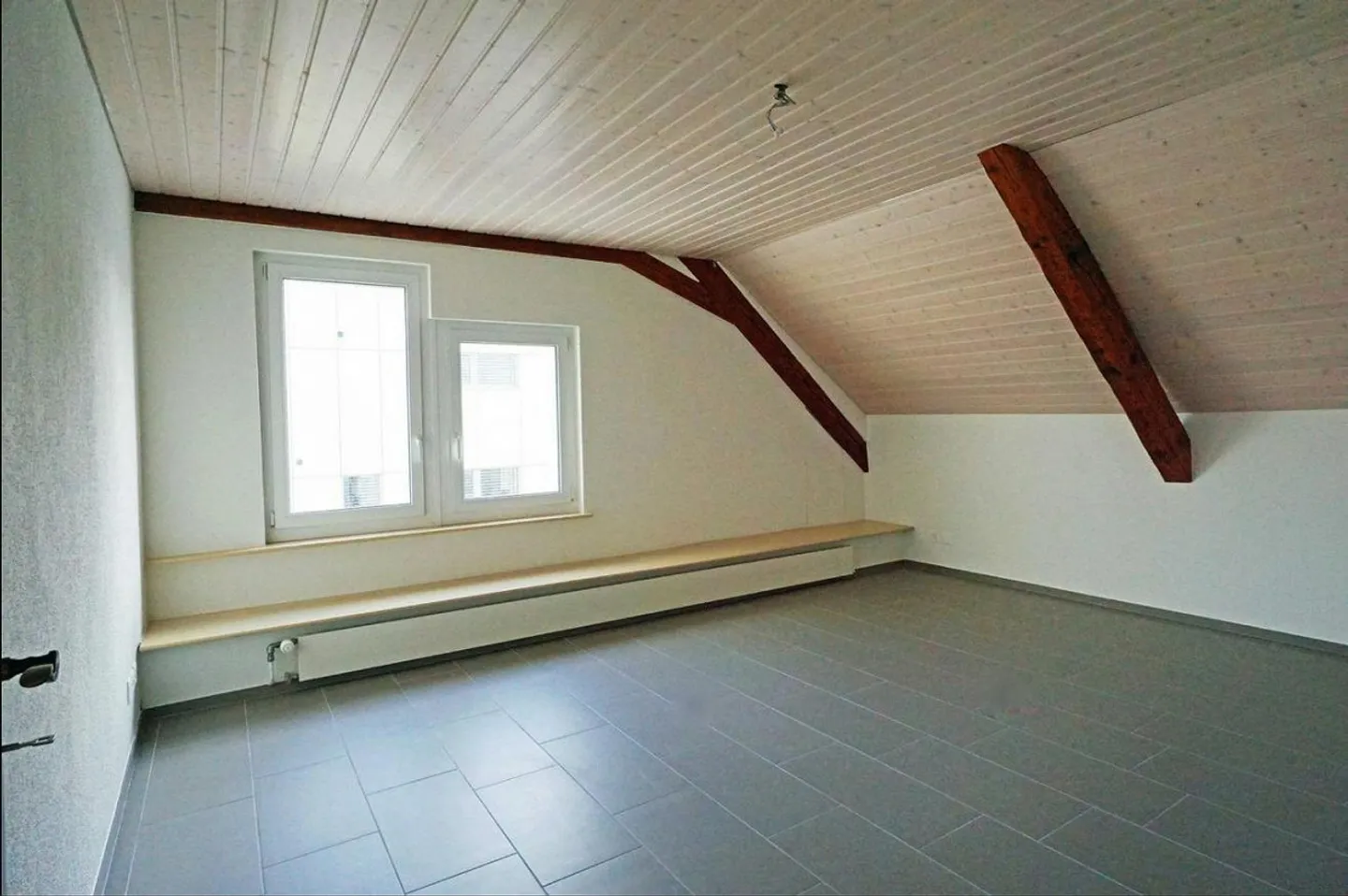 Charmante 3.5-Zimmer-Dachwohnung in Hägendorf - Foto 6 von 9