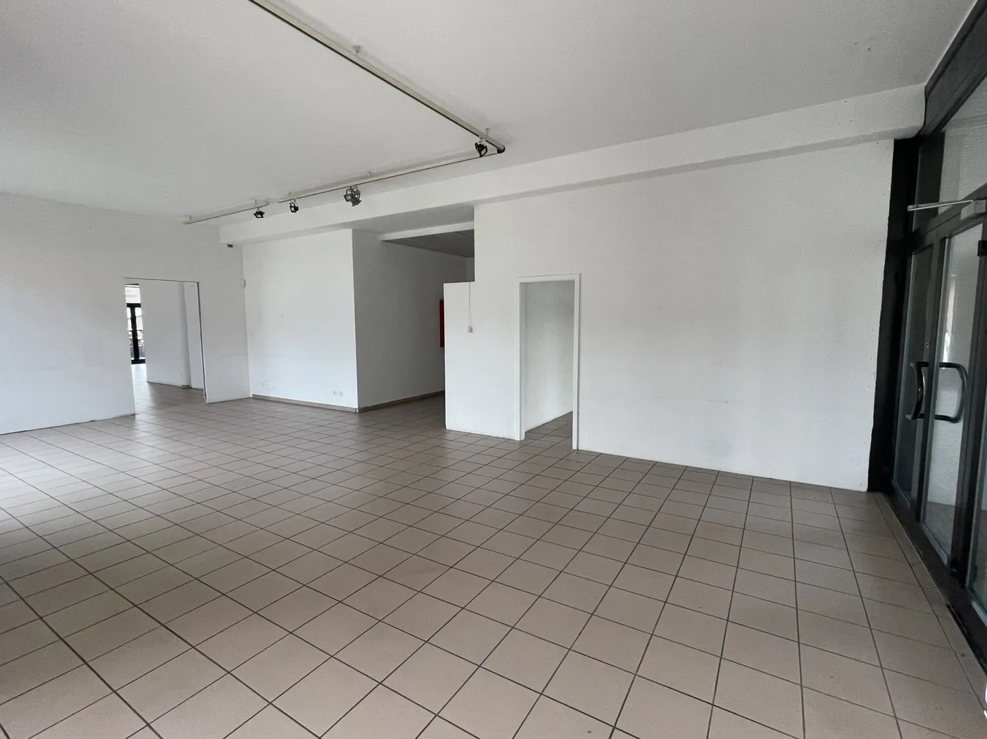 LARGE BUSINESS WITH SHOWROOMS IN A HIGH-TRAFFIC LOCATION - Photo 8 of 13