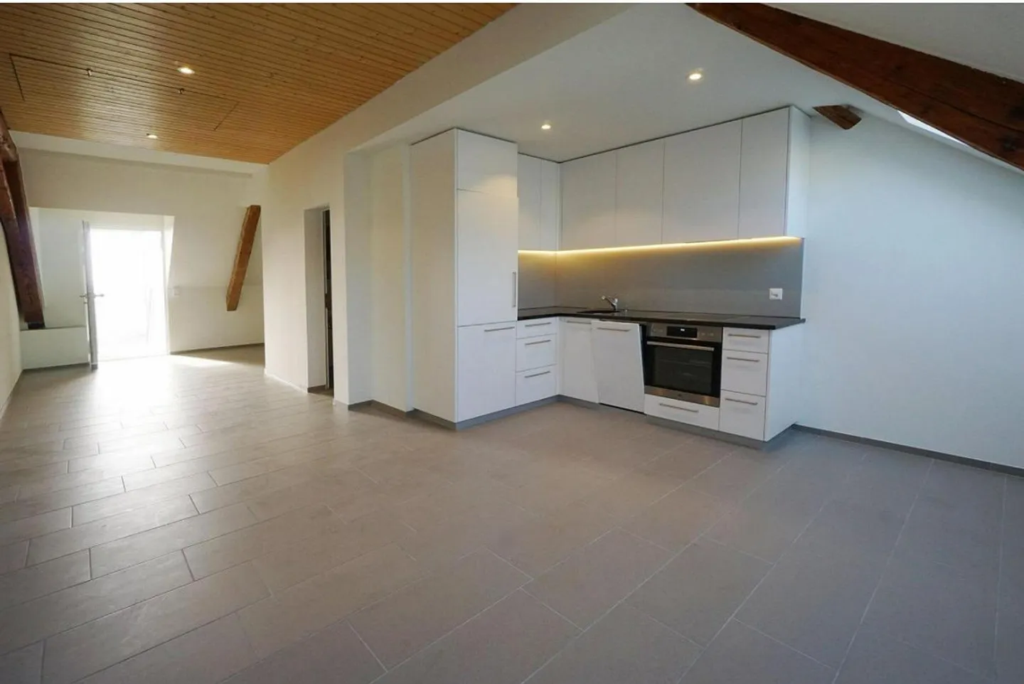 Charmante 3.5-Zimmer-Dachwohnung in Hägendorf - Foto 1 von 9