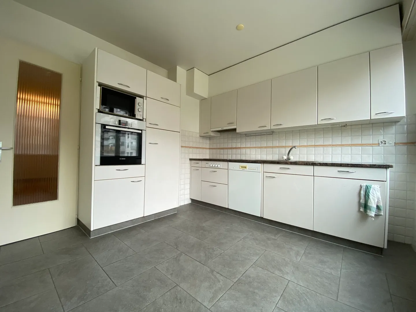 Large 2.5 rooms with balcony, EXCLUSIVITY - Photo 2 of 10