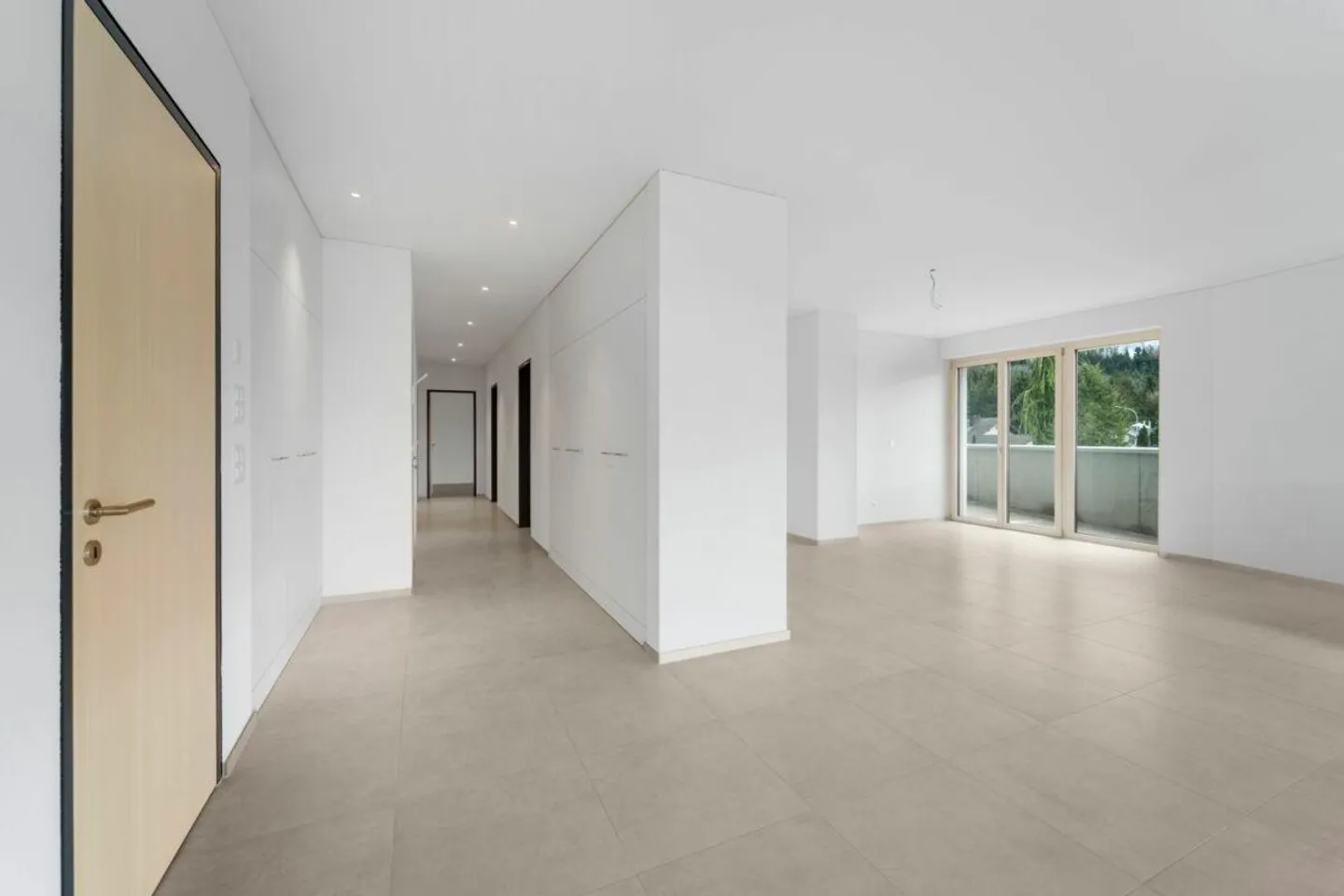 Luxury Apartments in a Quiet Single-Family Home Neighborhood - Photo 4 of 10