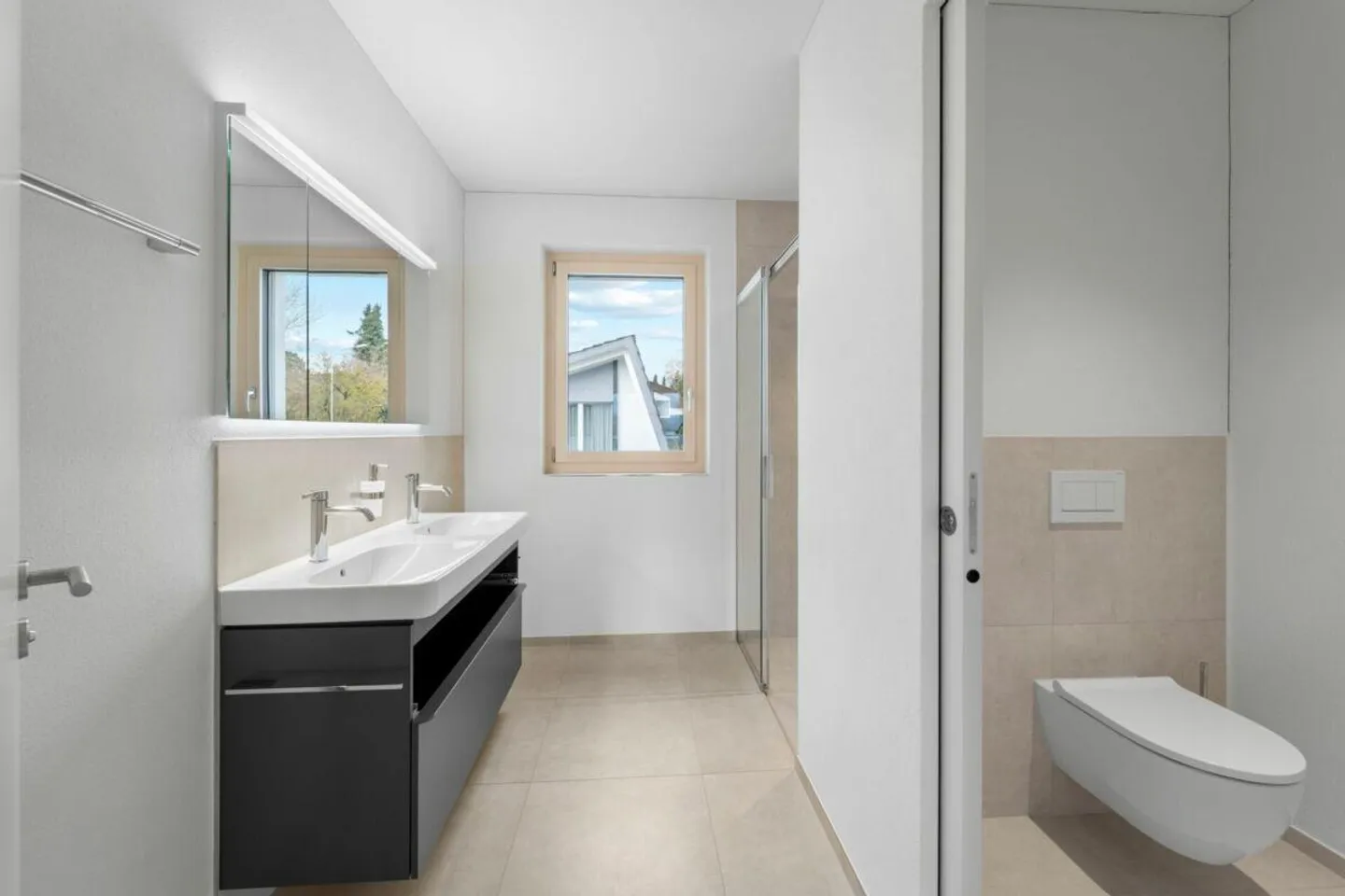 Luxury Apartments in a Quiet Single-Family Home Neighborhood - Photo 7 of 10