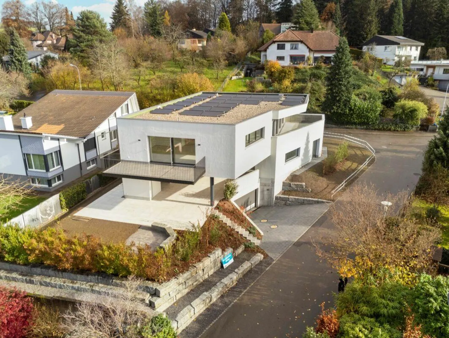 Luxury Apartments in a Quiet Single-Family Home Neighborhood - Photo 10 of 10