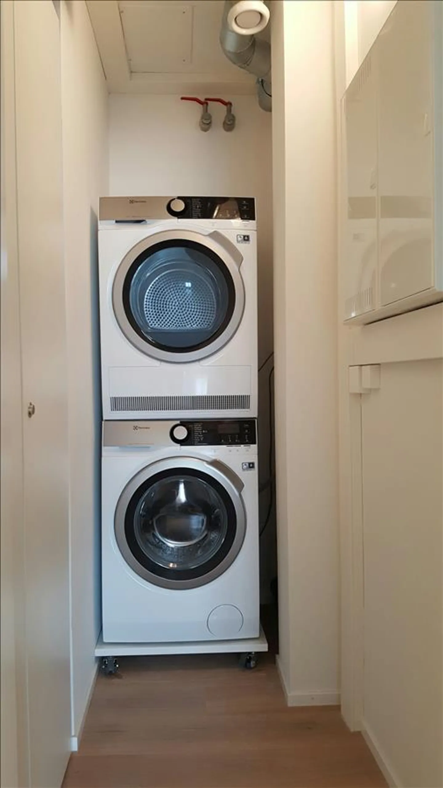 Beautiful Living! - Photo 10 of 11