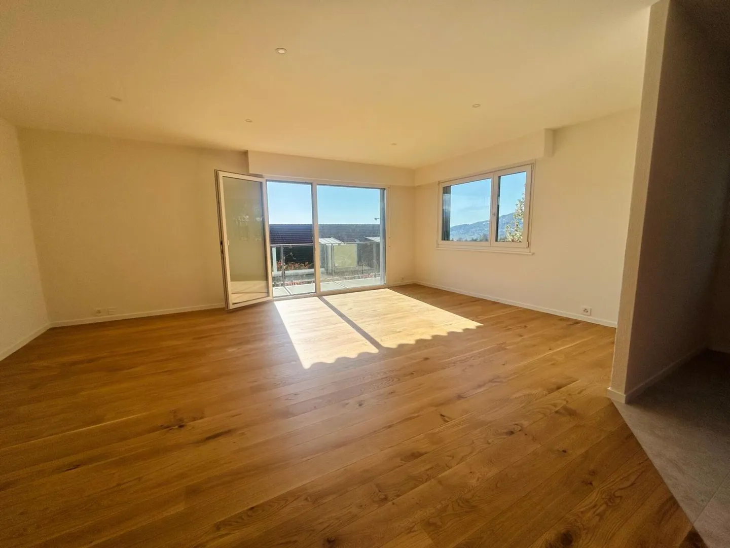 Appartement lumineux 4.5 pièces avec jardin - Photo 3 sur 9