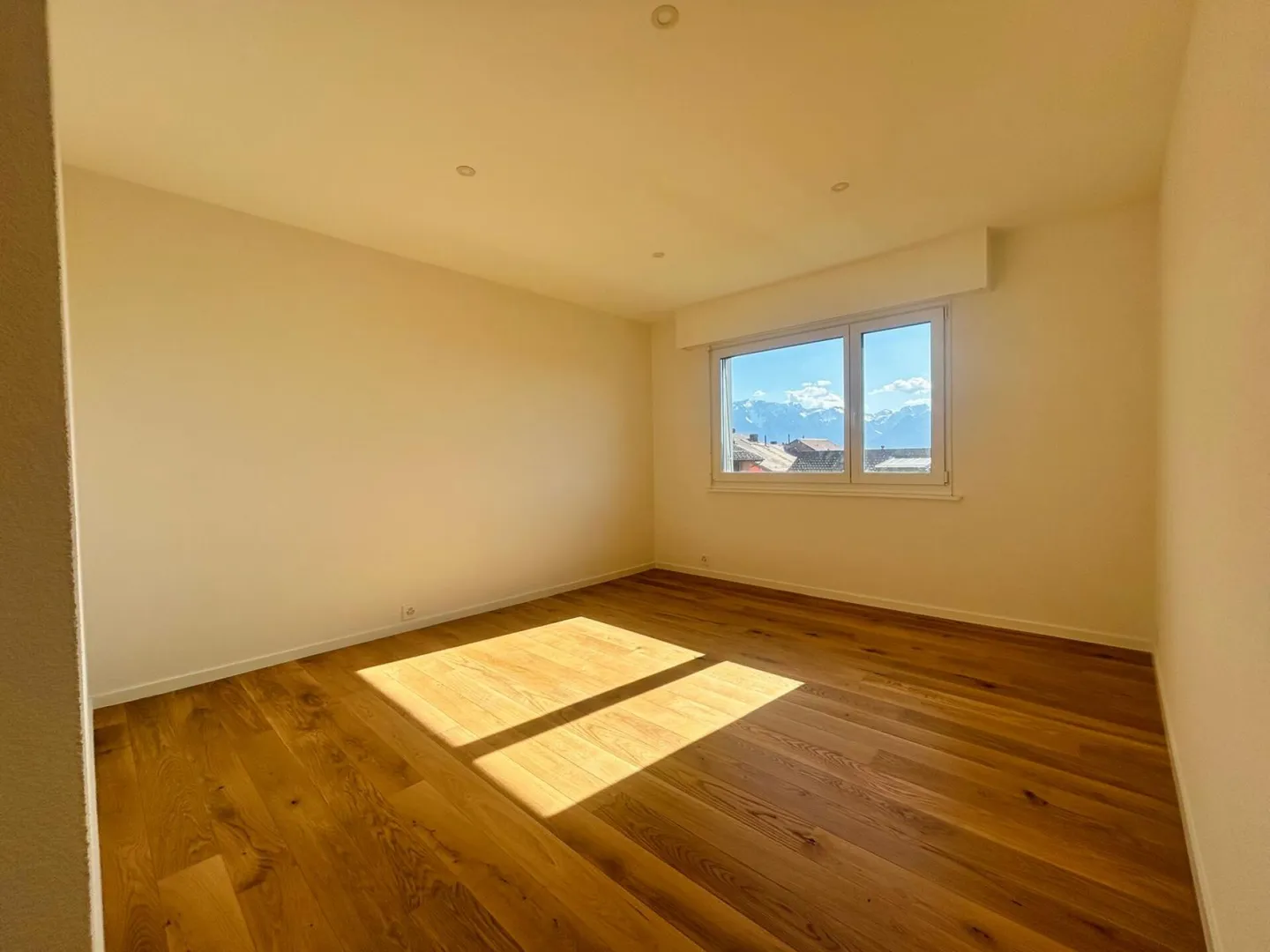 Appartement lumineux 4.5 pièces avec jardin - Photo 7 sur 9