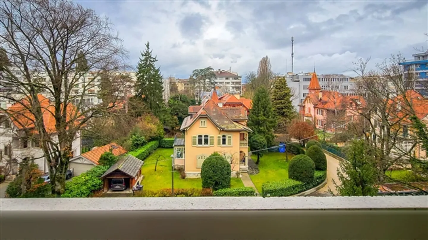 Elegant Apartment in Champel, Geneva 42.9 m² with a View - Photo 2 of 2