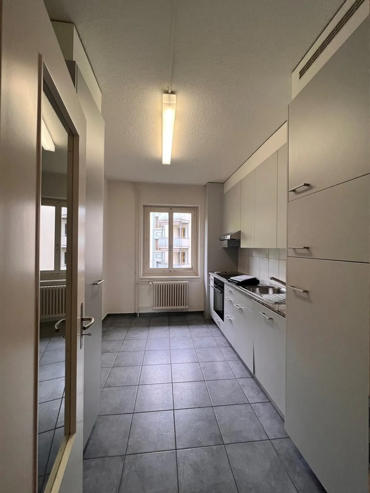 Appartement dans un immeuble ancien dans le quartier tendance de Wipkingen - Photo 3 sur 7