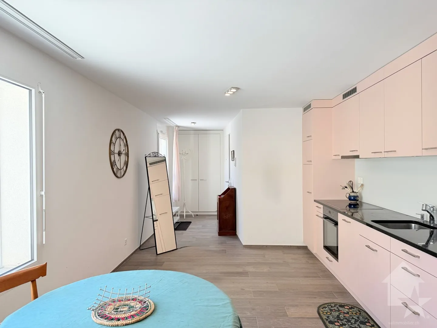 Pretty 2.5 rooms with parking in the city center! - Photo 5 of 20