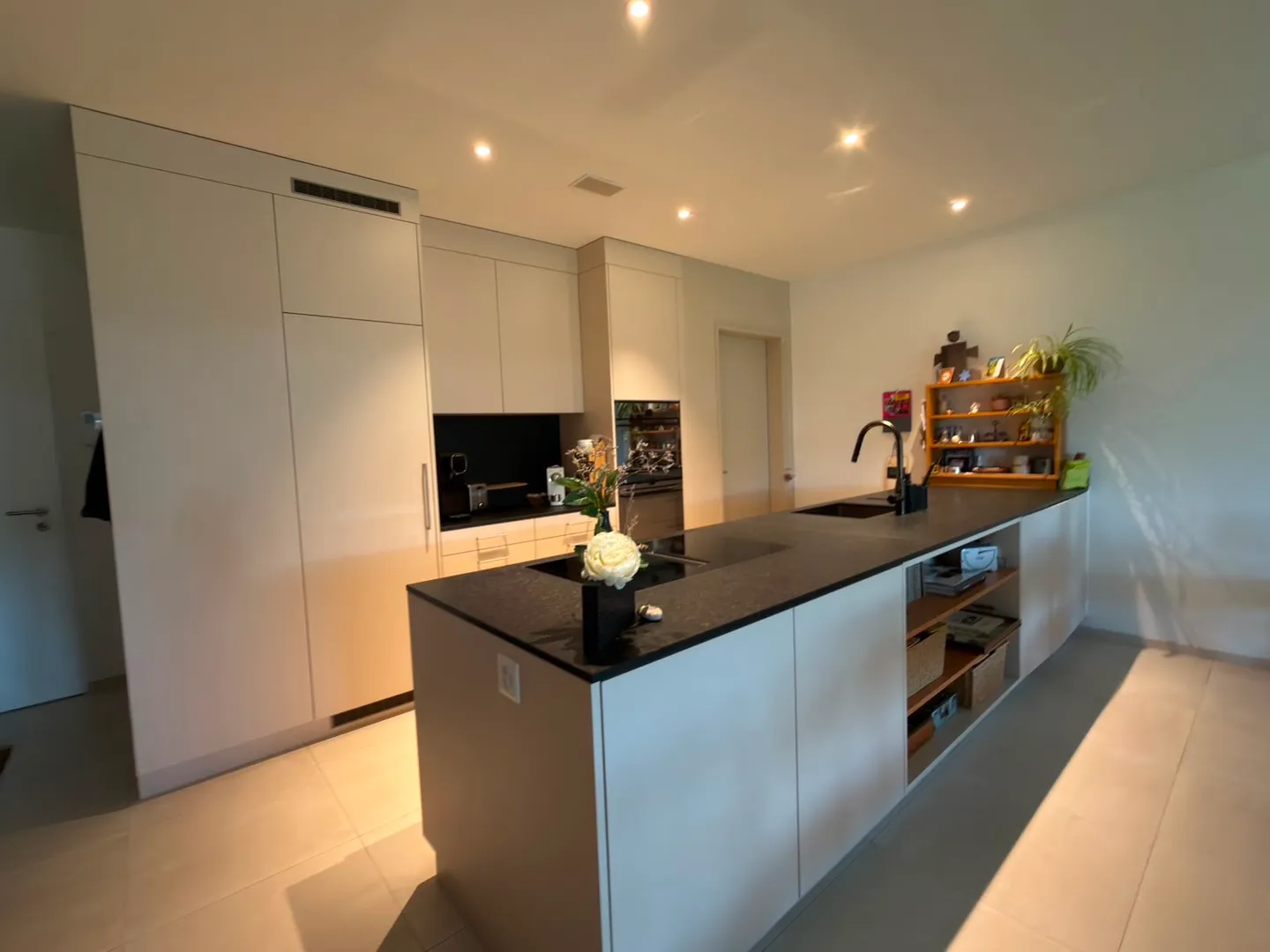 Appartamento moderno con balcone - Foto 2 di 9
