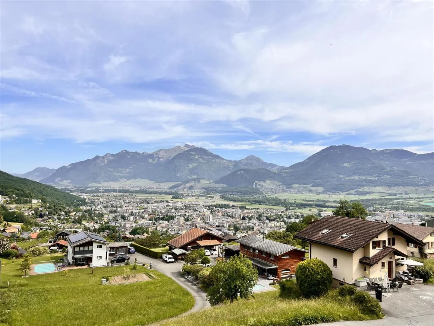 4.5 Room Villa - Photo 2 of 13