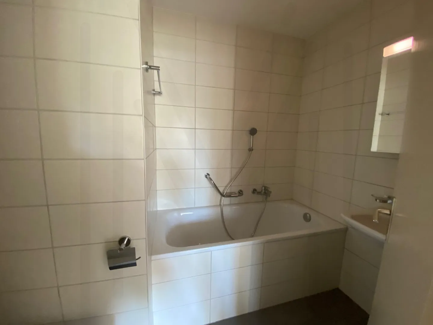 Opportunité d'investissement idéale, appartement de 3,5 pièces au 1er étage - Photo 8 sur 11