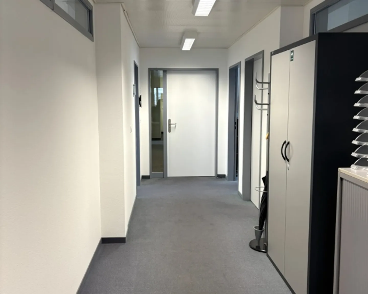 Office space for rent - Photo 1 of 7