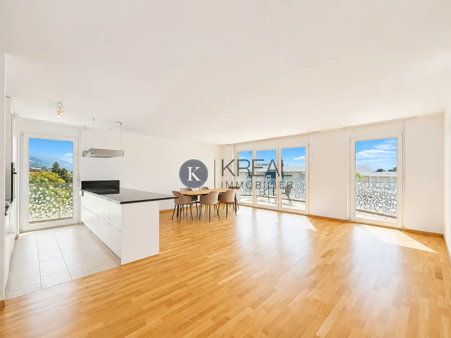 4.5 camere luminose con vista lago - Foto 2 di 13
