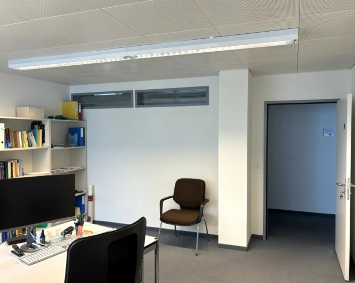 Office space for rent - Photo 2 of 7