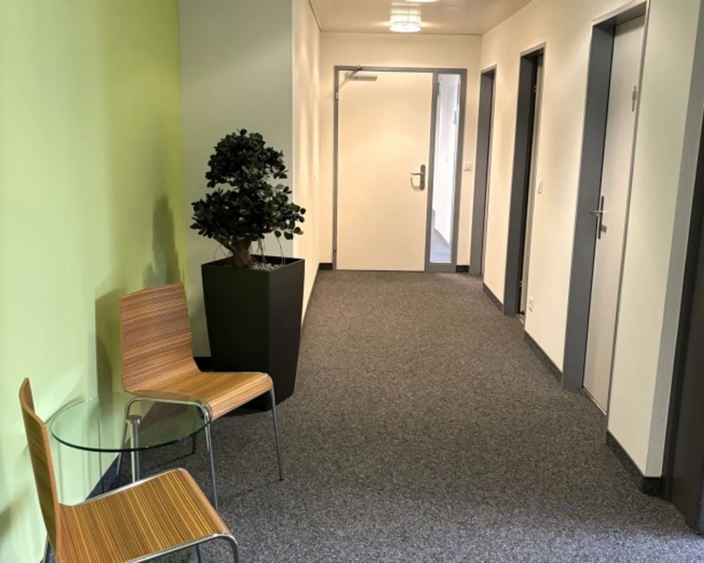 Office space for rent - Photo 4 of 7