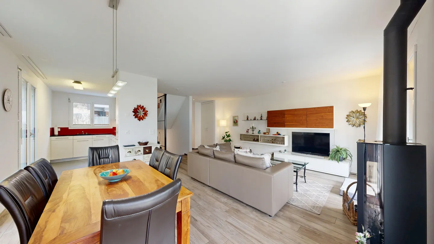 Maison d'angle de 5,5 pièces avec salle de loisirs et deux places de stationnement - Photo 4 sur 21