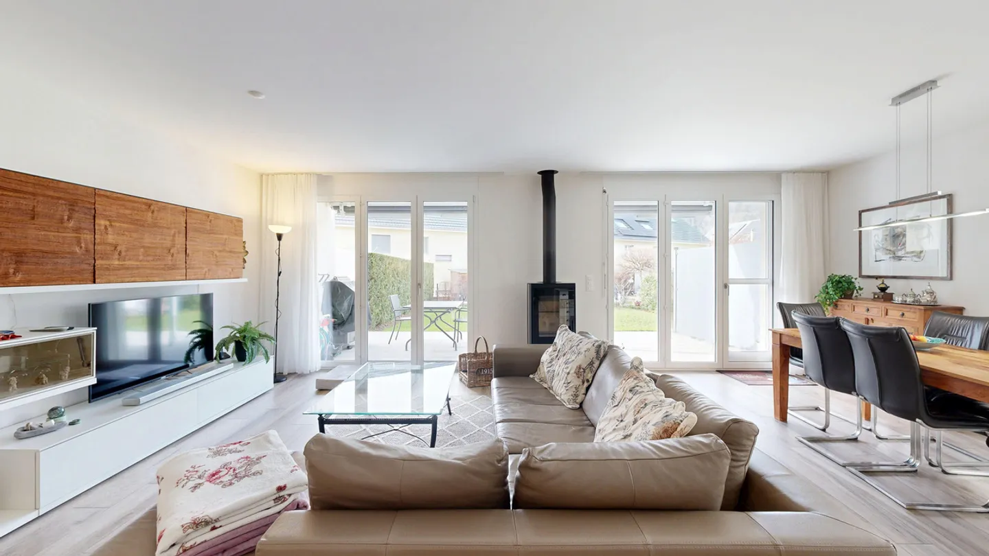 Maison d'angle de 5,5 pièces avec salle de loisirs et deux places de stationnement - Photo 5 sur 21