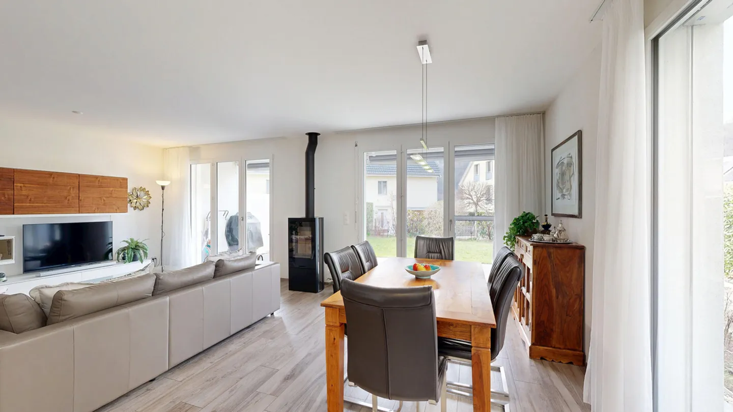 Maison d'angle de 5,5 pièces avec salle de loisirs et deux places de stationnement - Photo 6 sur 21