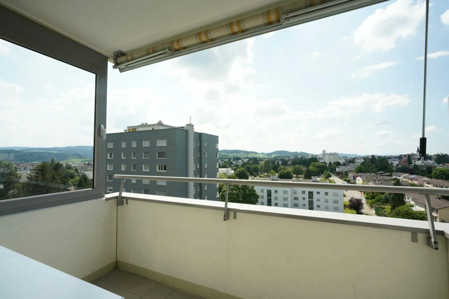 Vivere in una comunità per anziani - Accogliente appartamento con 1 camera e vista - Foto 1 di 10