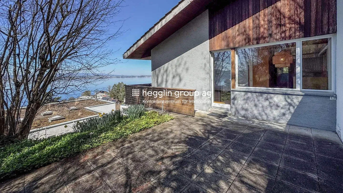 Stunning Detached House with Lake View - Photo 6 of 12