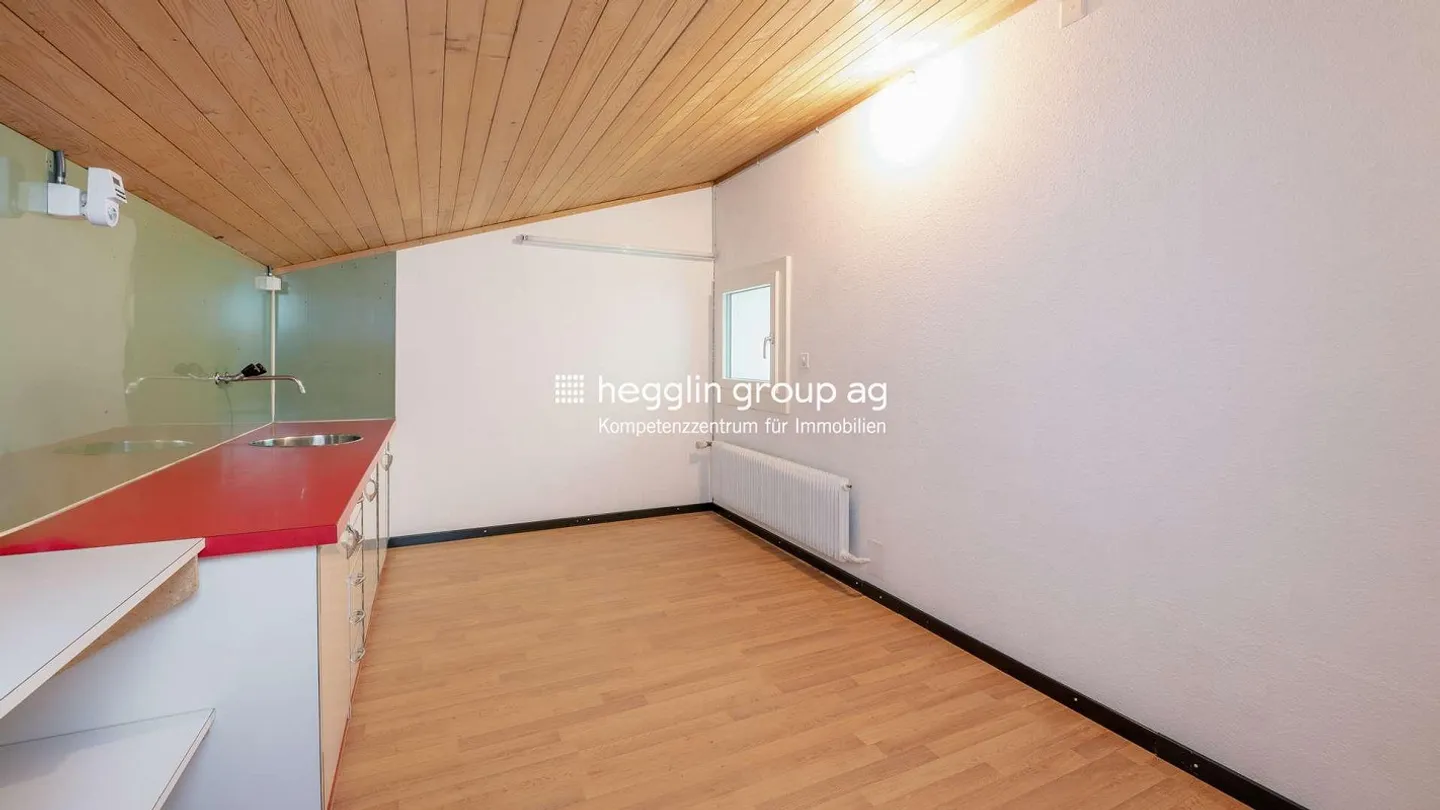 Stunning Detached House with Lake View - Photo 8 of 12