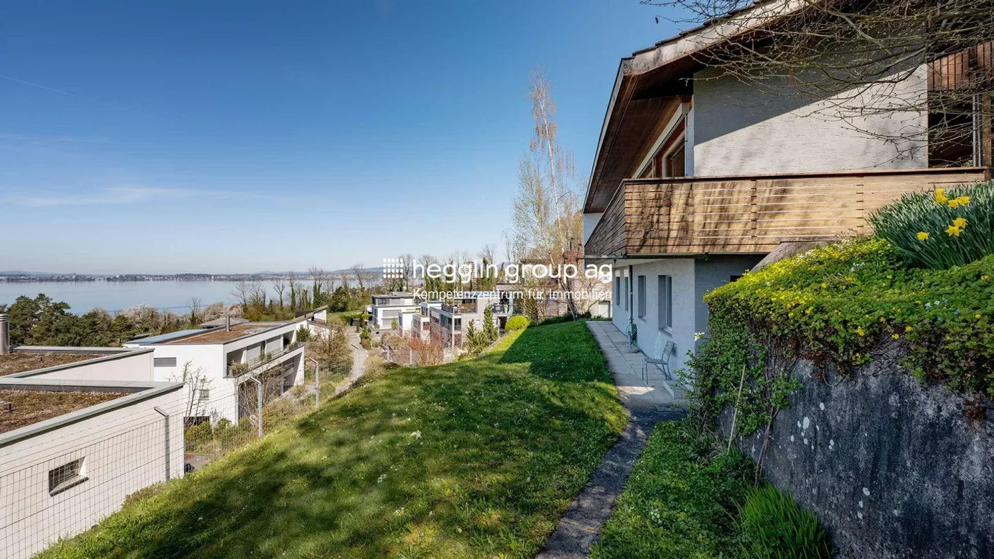 Stunning Detached House with Lake View - Photo 9 of 12