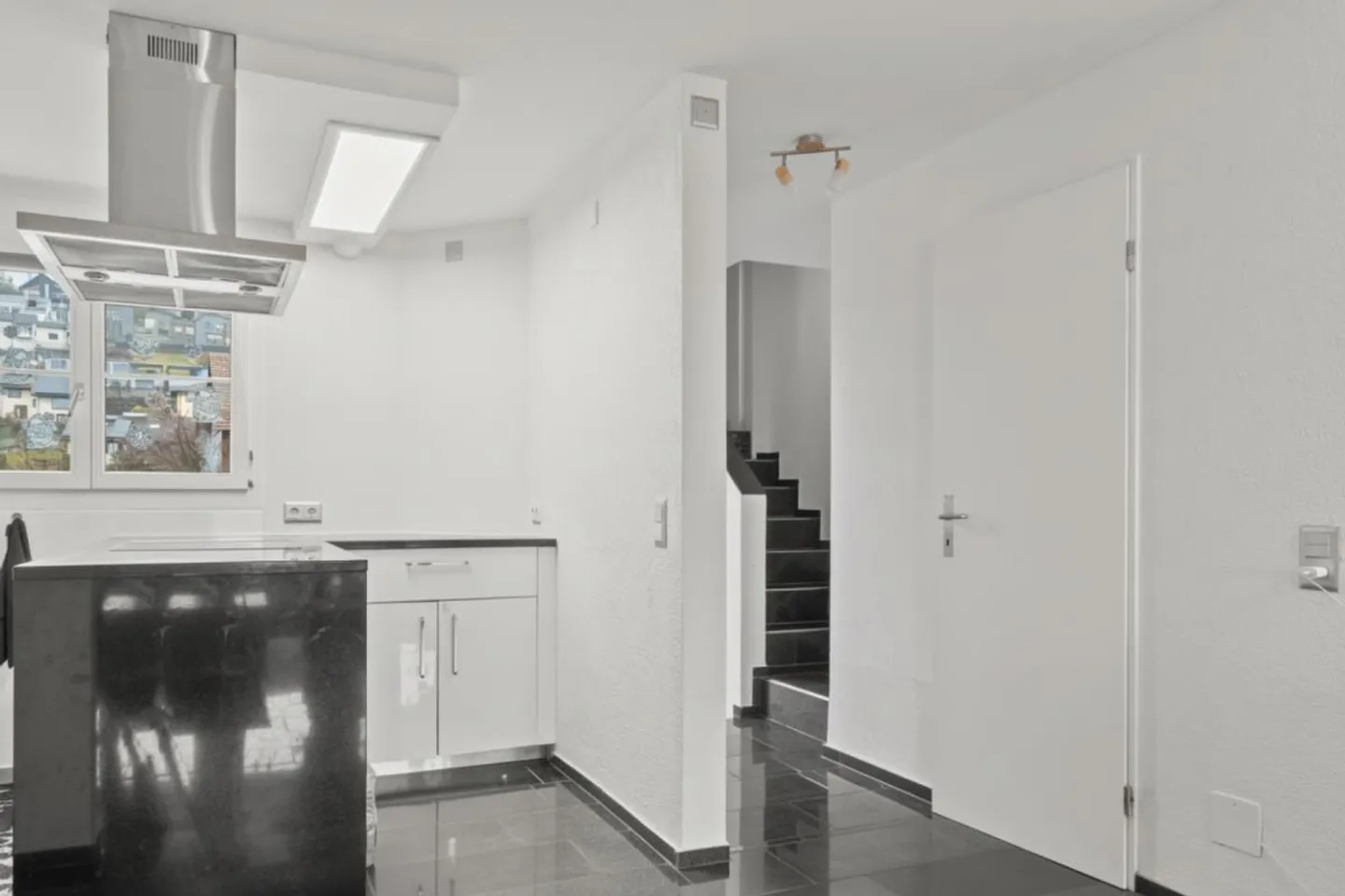 Stilvolle Maisonette mit Terrasse - Foto 3 von 14