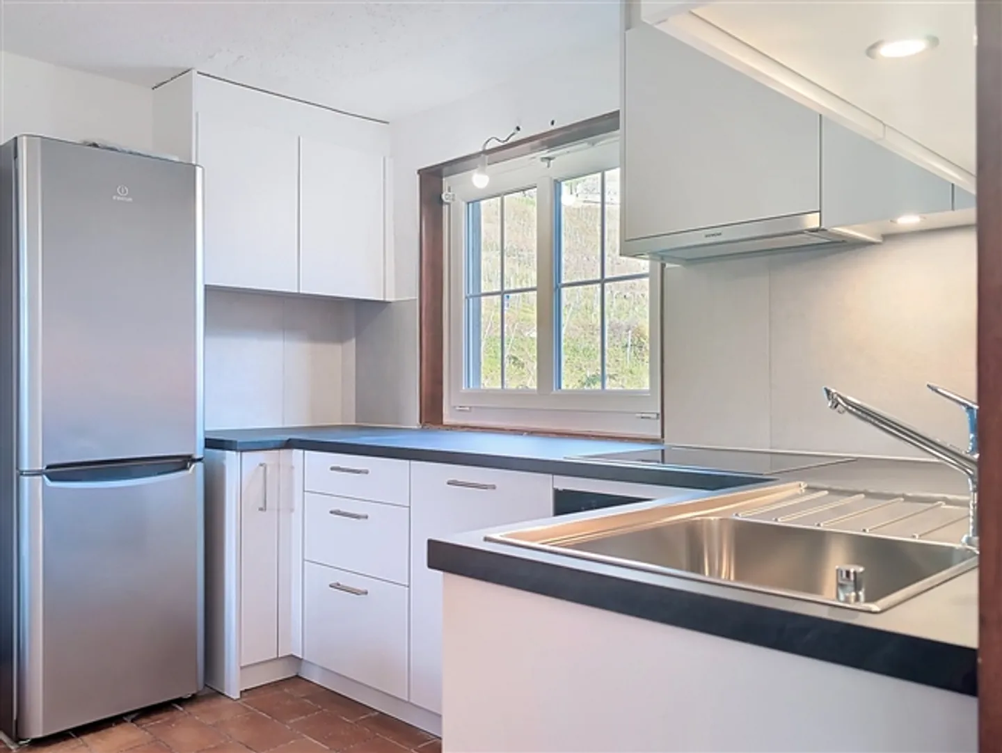 «Im Herzen des malerischen Dorfes Epesses gelegen, befindet sich dieses charmante Apartment in einem Teil eines authentischen Winzerhauses und bietet ein ruhiges und typisch lavaulyanisches Wohnumfeld.» - Foto 1 von 11