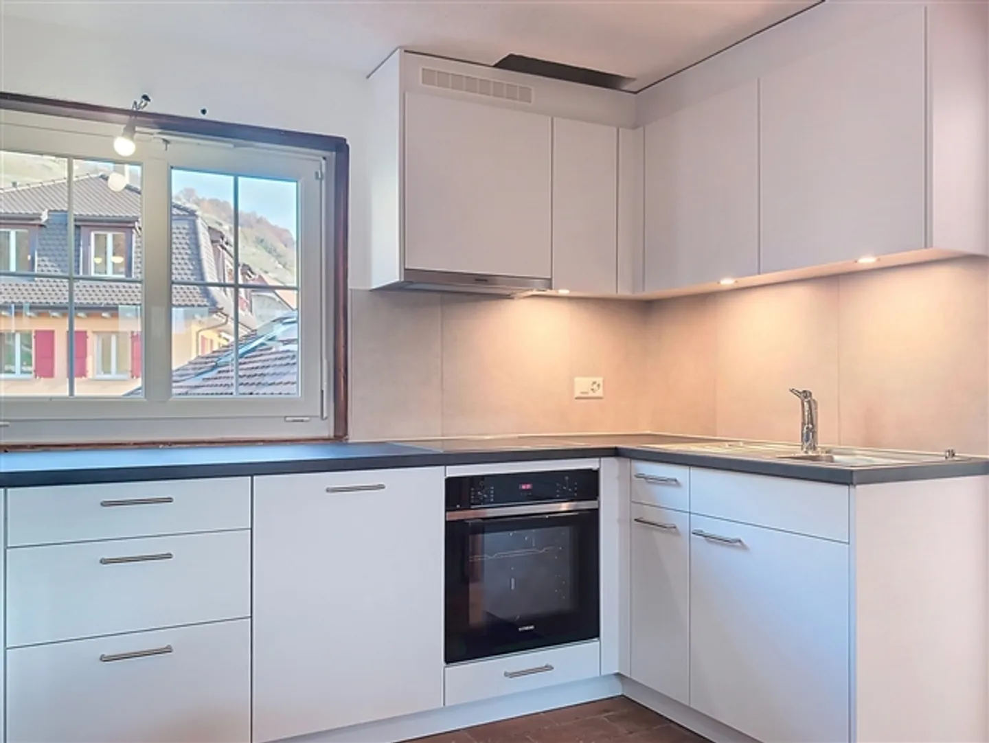 «Im Herzen des malerischen Dorfes Epesses gelegen, befindet sich dieses charmante Apartment in einem Teil eines authentischen Winzerhauses und bietet ein ruhiges und typisch lavaulyanisches Wohnumfeld.» - Foto 11 von 11