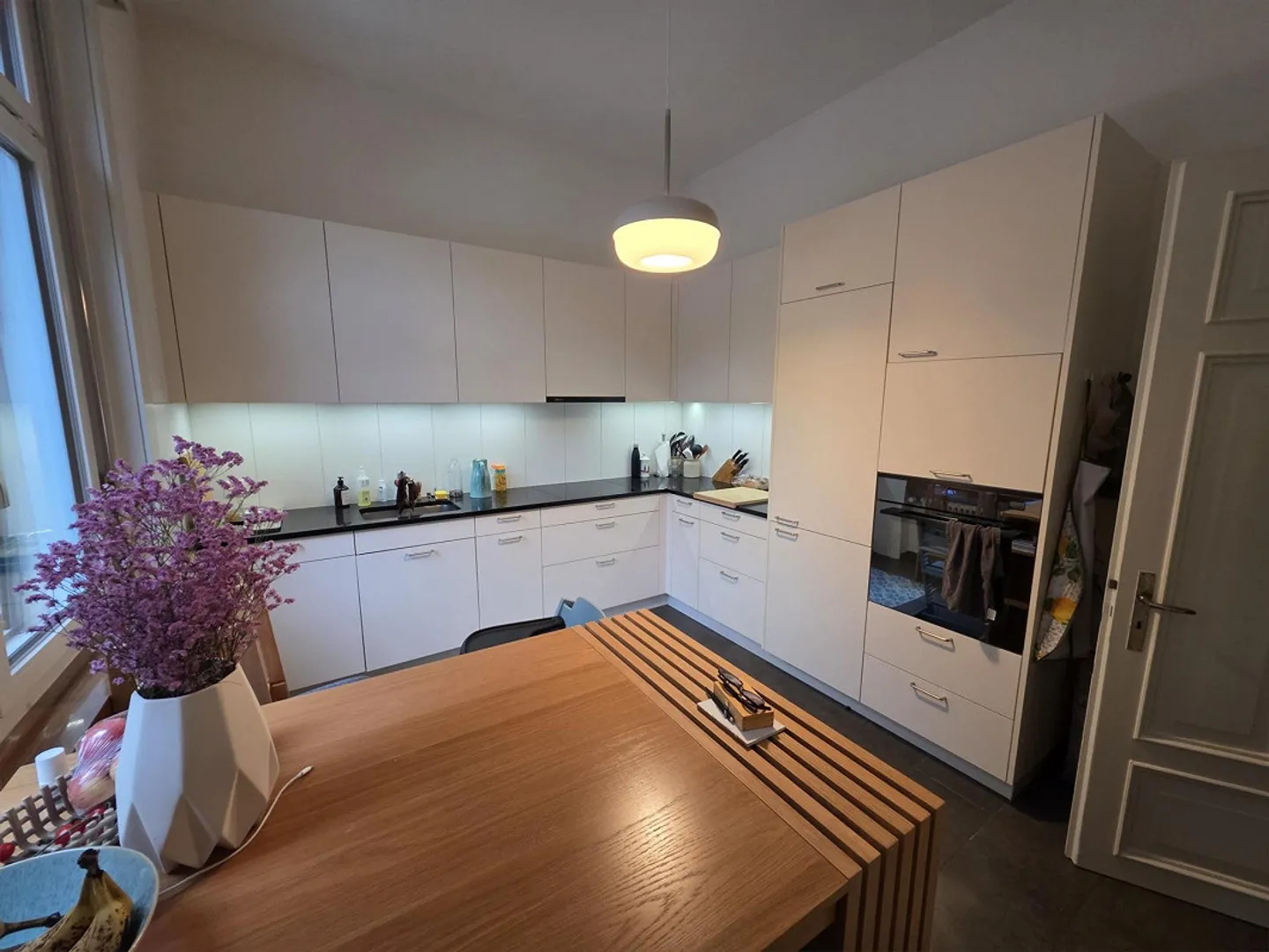 Spacious 5.5-room ground floor apartment with 120 m² terrace - Photo 1 of 9