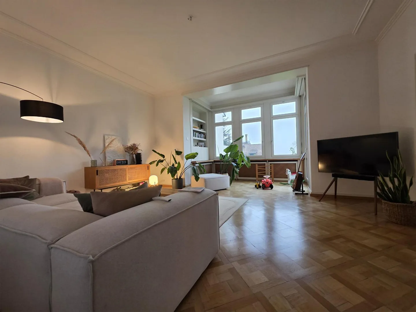 Spacious 5.5-room ground floor apartment with 120 m² terrace - Photo 3 of 9