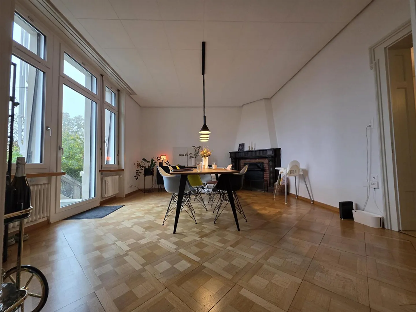 Spacious 5.5-room ground floor apartment with 120 m² terrace - Photo 4 of 9