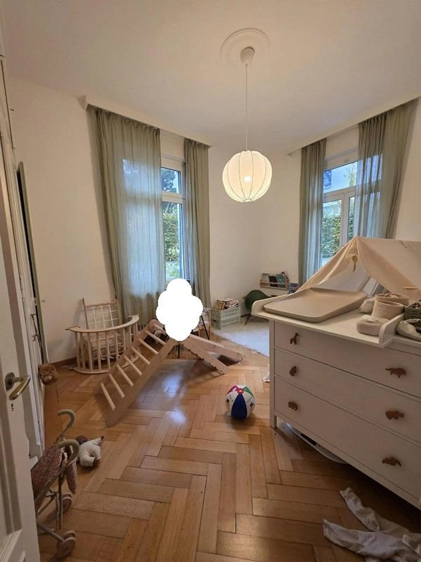 Spacious 5.5-room ground floor apartment with 120 m² terrace - Photo 6 of 9