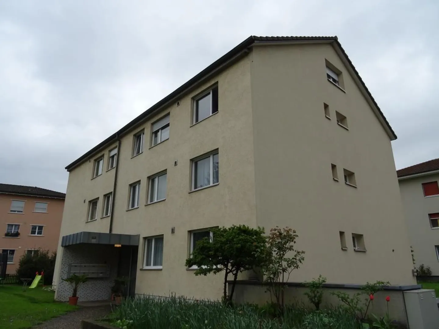 STUDIO NEL CUORE DI AESCH - Foto 1 di 5