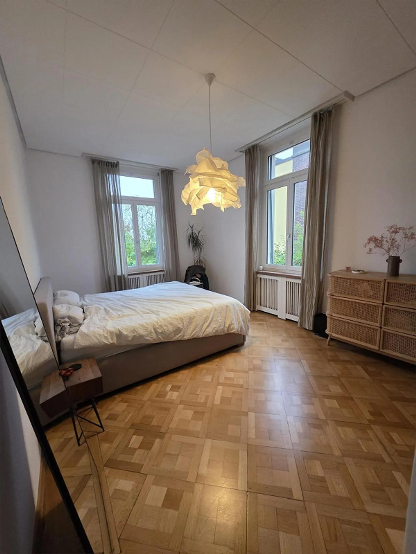 Spacious 5.5-room ground floor apartment with 120 m² terrace - Photo 7 of 9