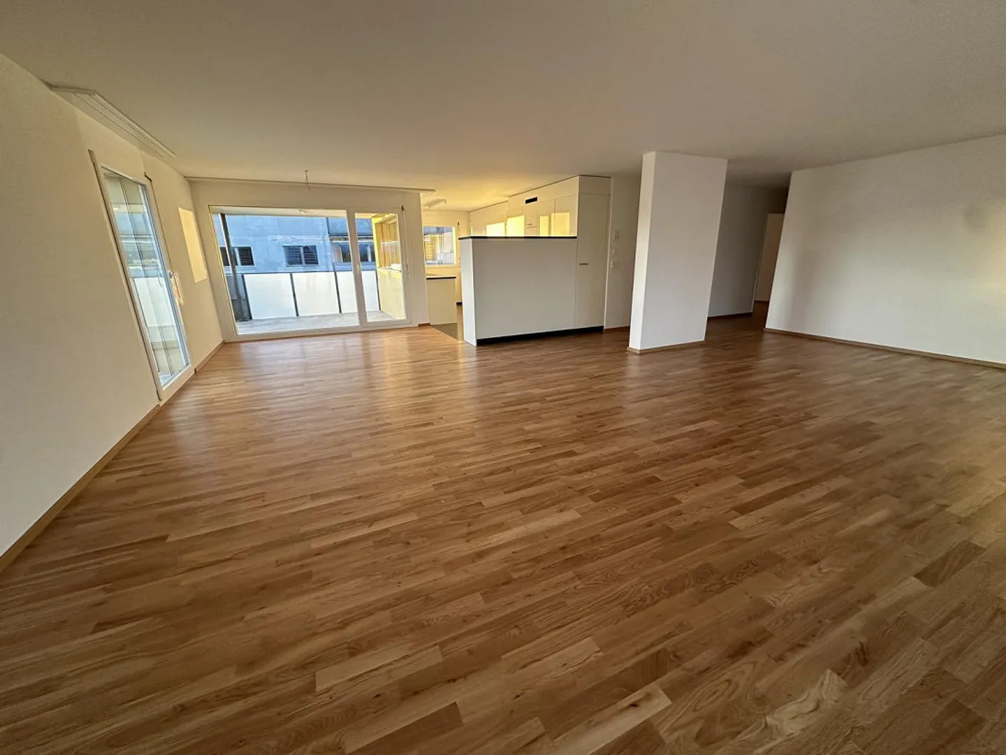 Appartement lumineux de 5.5 pièces à louer dans l'Oberland - Photo 3 sur 13