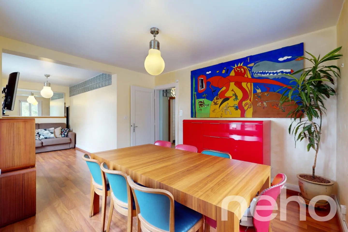 Casa unifamiliare con studio indipendente vicino alla stazione ferroviaria di Boudry! - Foto 4 di 13