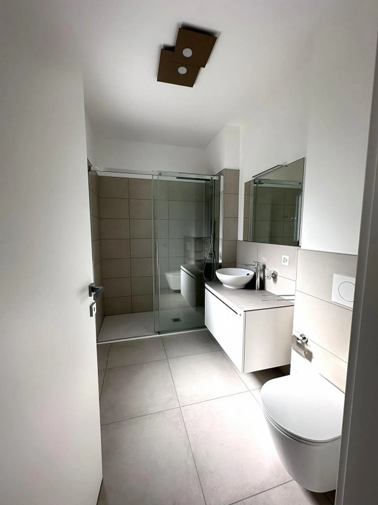 Große 4.5-Zimmer-Wohnung im 2. und letzten Stock in Camorino - Foto 9 von 13