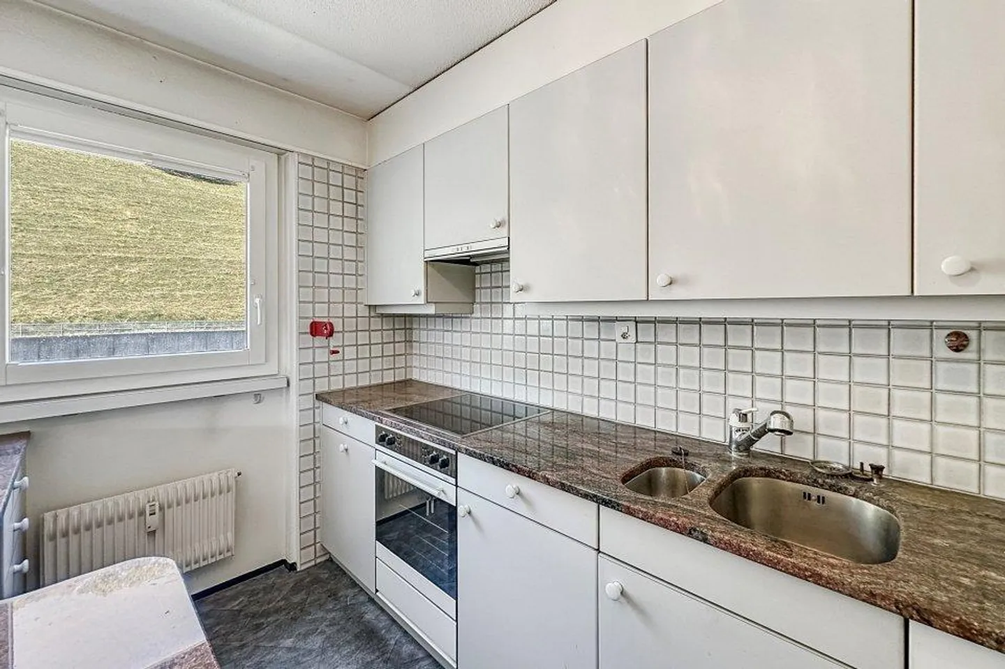 Space for Ideas - 4½-Room Apartment for Individual Redesign - Photo 8 of 13