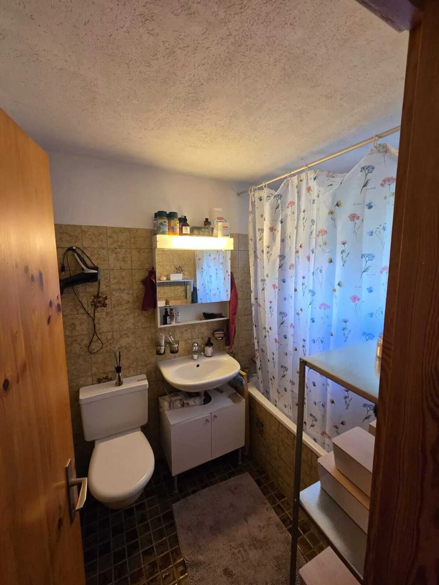 Charming Garden Apartment - Photo 2 of 4