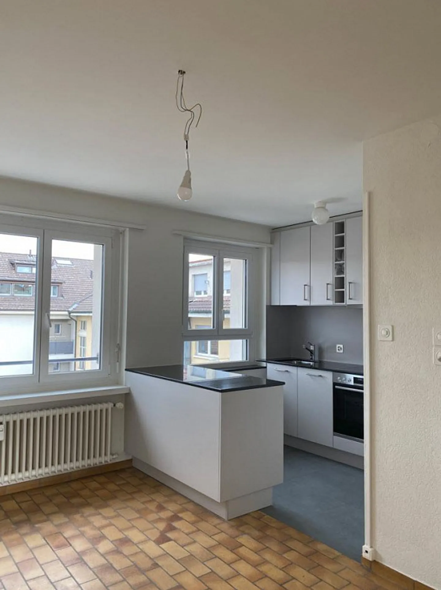 Moderne Wohnung mit Balkon - Foto 3 von 8